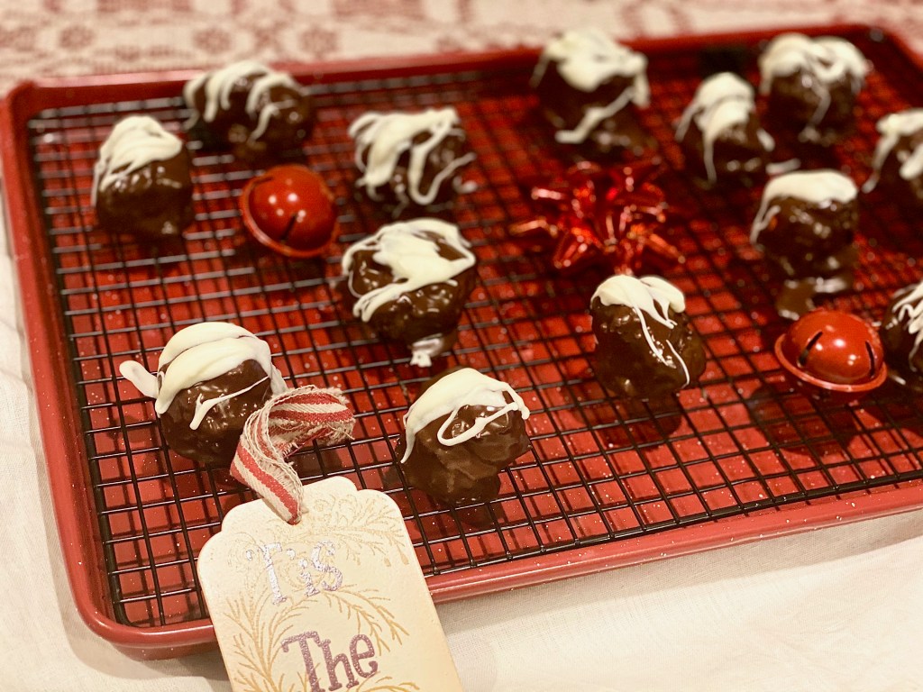 Oreo Hot Chocolate Cheesecake&nbsp;BOMBS!