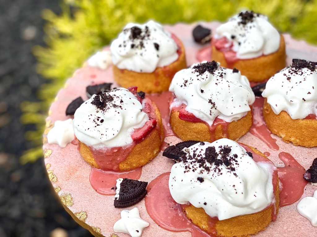 Oreo Strawberry Cream Cheese Dessert&nbsp;Cups