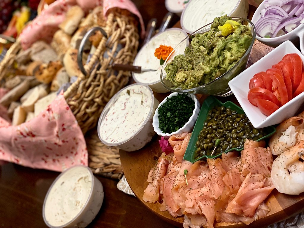 A Beautiful, Bountiful Bagel Board For All Of Your Brunch&nbsp;Bashes!