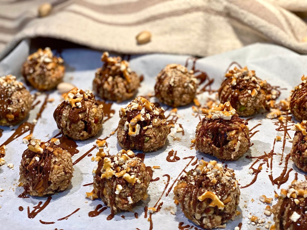 Kitchen Sink Crunch Energy&nbsp;Balls!